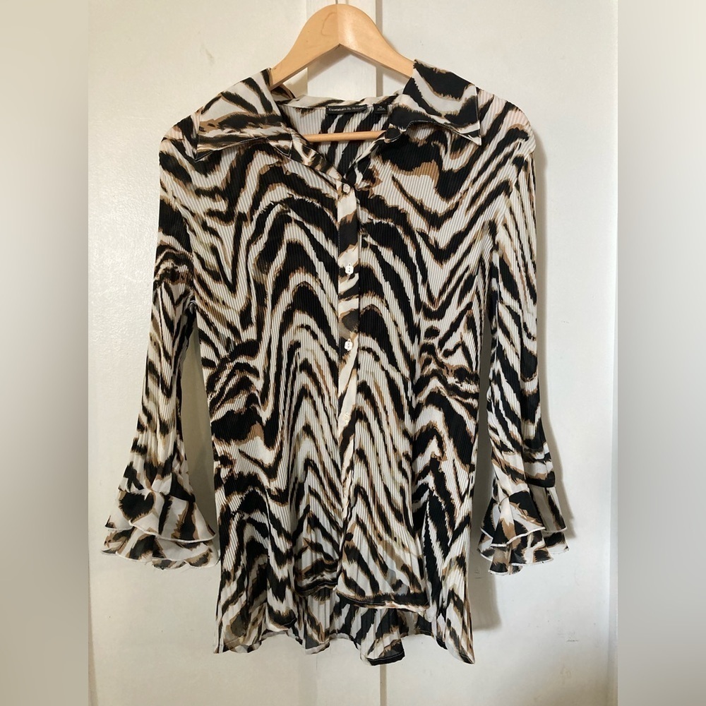 ESSENTIALS by Milano XL button down blouse shirt animal print flare sleeve
